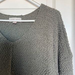 KNOX ROSE Bouncle Sweater V-Neck